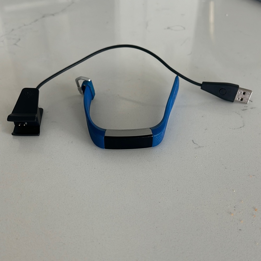Kids fitibit Ace with charger watch